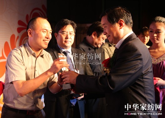 紫羅蘭家紡陳永兵榮膺年度創新人物獎