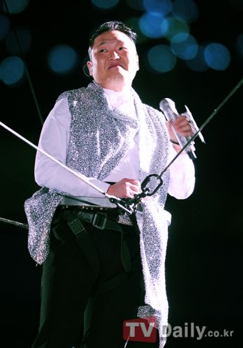 PSY�ؚw�����ᷭ��5�f�۽z������