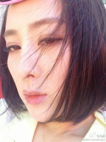 孔令輝女友曬美照馬蘇自稱"馬漂亮"