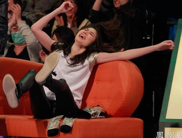 陳慧琳錄節(jié)目動作夸張儀態(tài)大失