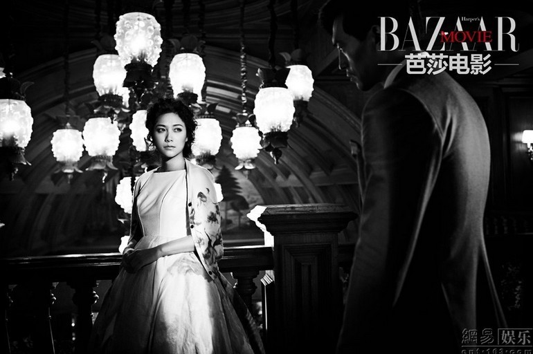 徐靜蕾亂世佳人寫(xiě)真曝光深V裝秀事業(yè)線