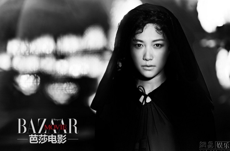 徐靜蕾亂世佳人寫(xiě)真曝光深V裝秀事業(yè)線