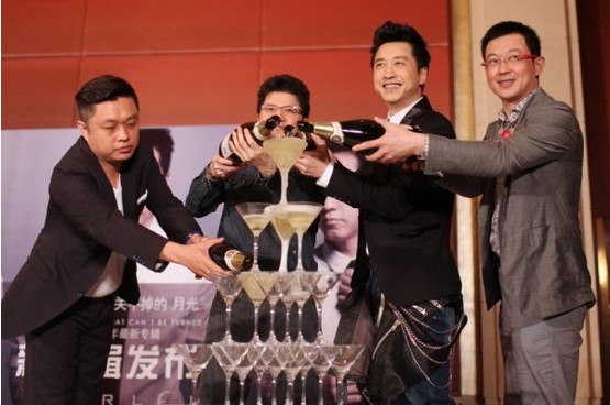 庾澄慶發(fā)新碟被問伊能靜當(dāng)場黑臉