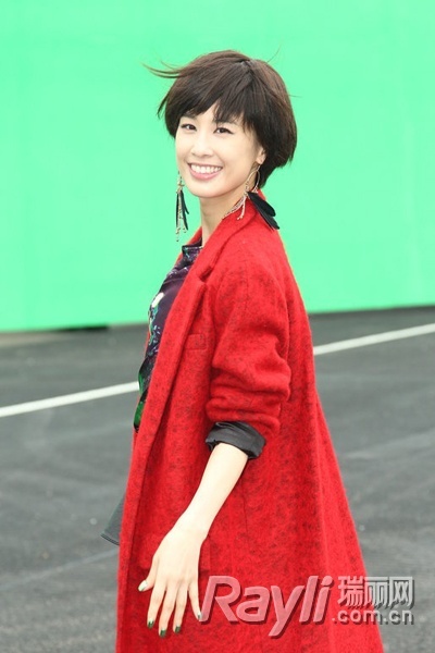 黃圣依戀上短發"金龜子"發型惹爭議