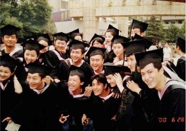 趙薇曬畢業(yè)照 黃曉明陳坤等青澀出鏡