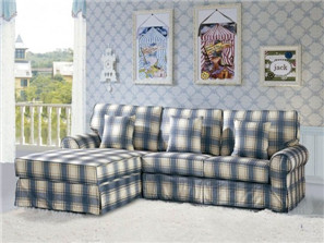 雅致清新客廳 布藝沙發(fā)色彩凸顯時尚