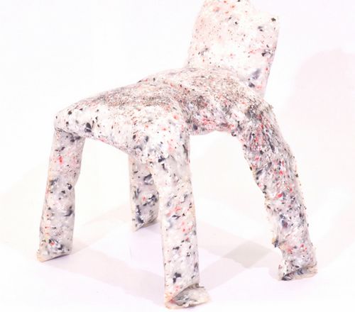 穿上厚羽絨的Frumpy椅