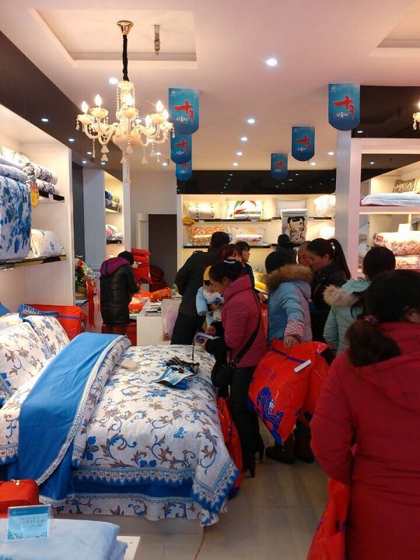 江西余江雨蘭專賣開(kāi)業(yè) 綻放出夢(mèng)幻般青花傳奇