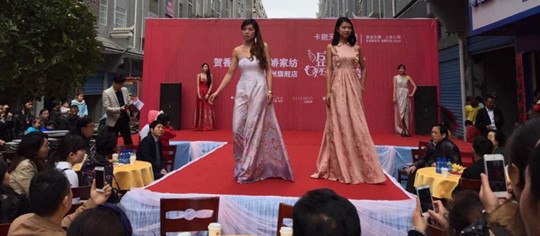 香港卡撒天嬌家紡湖南靖州店、江蘇溧陽店同日開業、現場火爆