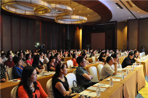 “錦繡東方”東方刺繡家紡2015秋冬新品發(fā)布會(huì)召開(kāi)