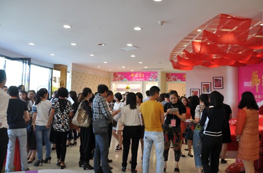 “錦繡東方”東方刺繡家紡2015秋冬新品發(fā)布會(huì)召開(kāi)