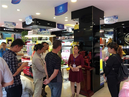 雨蘭2016“家紡消費(fèi)及品牌運(yùn)營研討會(huì)”首站—-河南站現(xiàn)場觀摩