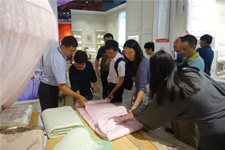 中國家紡協會赴夢潔家紡考察