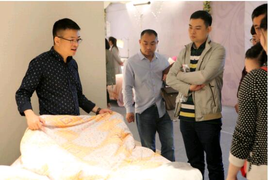 ���R���Ҽ�2017�ﶬ��Ʒ�l(f��)�����A�M��Ļ