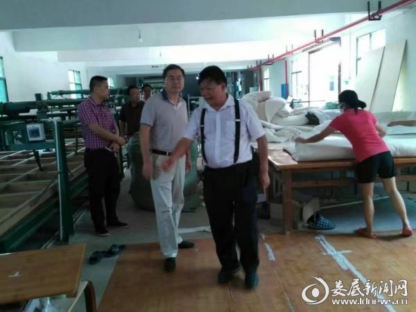 婁底市商糧局調(diào)研組到湖南春源家紡萬(wàn)寶總部調(diào)研