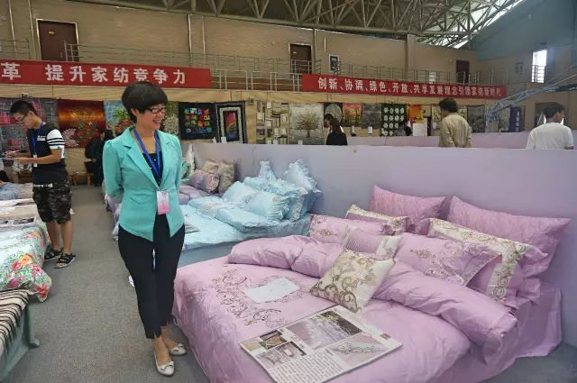 �Ҹ�������ζϯ����ͨ������������300���Ҽ��a(ch��n)Ʒ��Ů��ʣ�