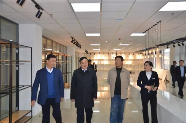 弘揚(yáng)勞模精神,趙夢(mèng)桃紀(jì)念館被中紡聯(lián)授予“愛(ài)國(guó)主義教育基地”