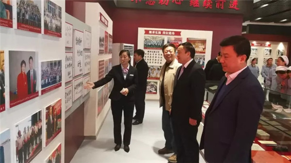 弘揚(yáng)勞模精神,趙夢(mèng)桃紀(jì)念館被中紡聯(lián)授予“愛(ài)國(guó)主義教育基地”