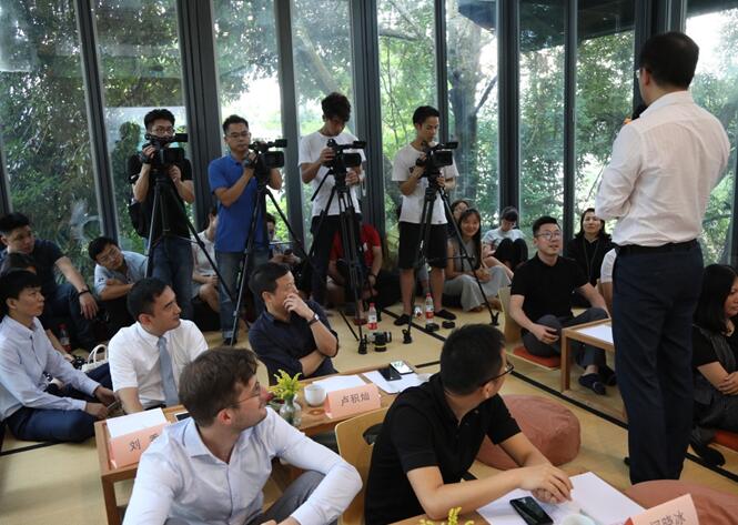 ����Ȼ���ؾ�����������һ�����ӵİl����