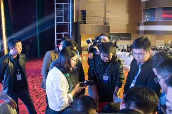 賽孔雀滲透墨印出直噴水印效果引行業(yè)革命