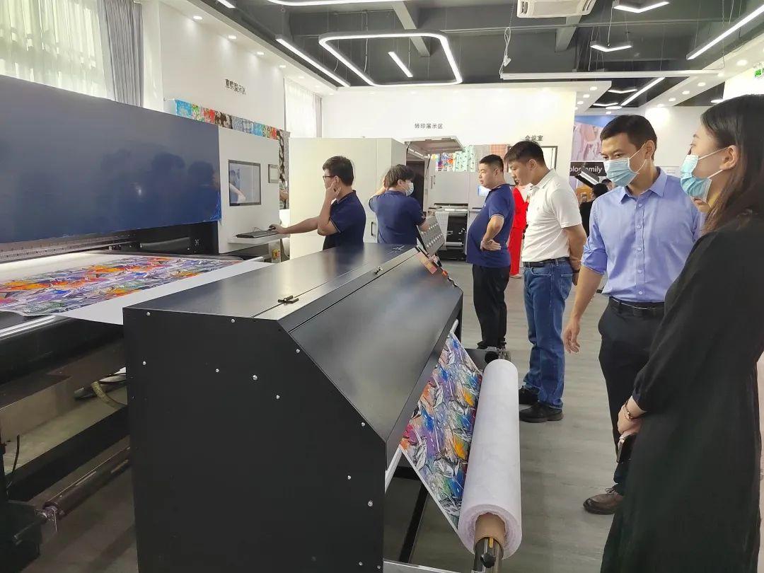 翔彩紡織品數(shù)碼印藝展示中心成功揭幕,現(xiàn)場(chǎng)發(fā)布多款重磅新品