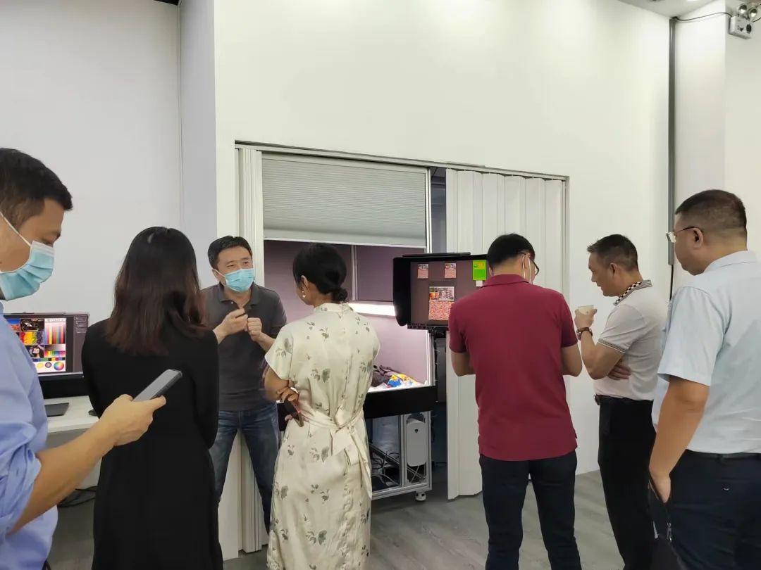 翔彩紡織品數(shù)碼印藝展示中心成功揭幕,現(xiàn)場(chǎng)發(fā)布多款重磅新品